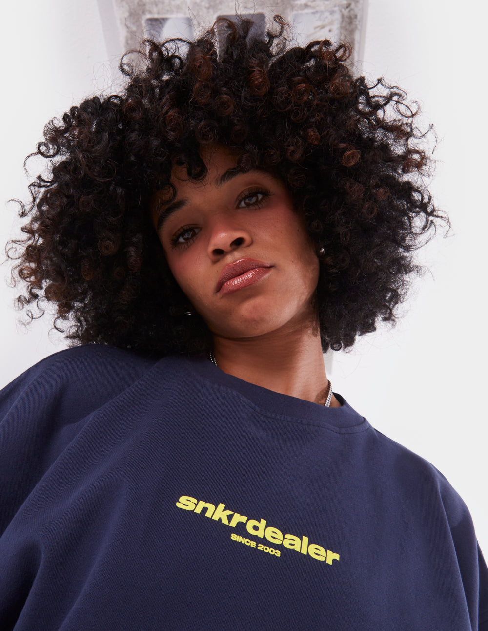 STRAIGHT NAVY CREWNECK